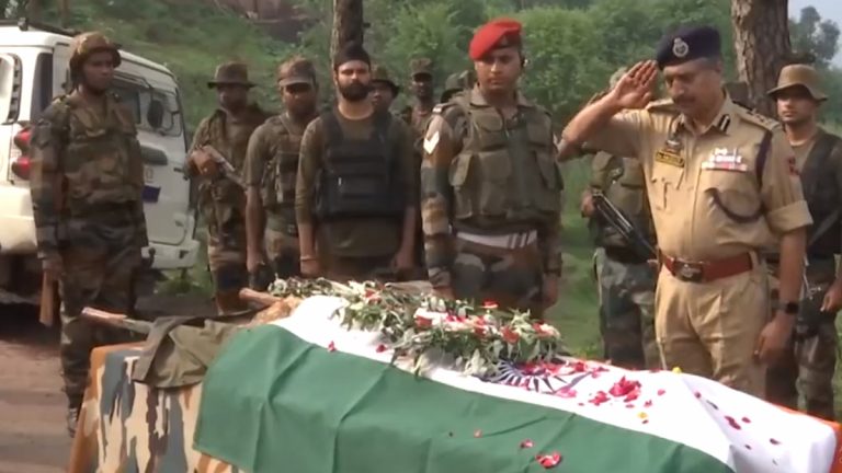 Army Dog Kent Last Rites: వీడియో ఇదిగో, వీర మరణం పొందిన ఆర్మీ డాగ్ కెంట్‌కు ఘనంగా నివాళి అర్పించిన భారత ఆర్మీ