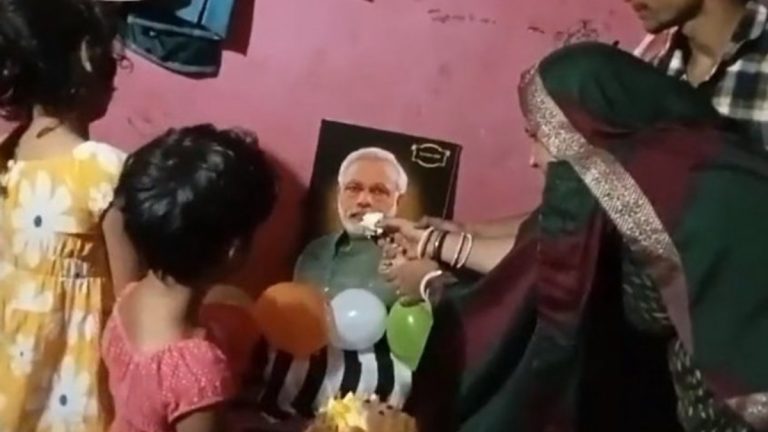 PM Modi Birthday Viral Video: ప్రధాని మోదీ బర్త్ డే సందర్బంగా కేక్ కట్ చేసి పండగ చేసుకున్న పాకిస్థానీ యువతి..వీడియో చూస్తే షాక్ తినడం ఖాయం..