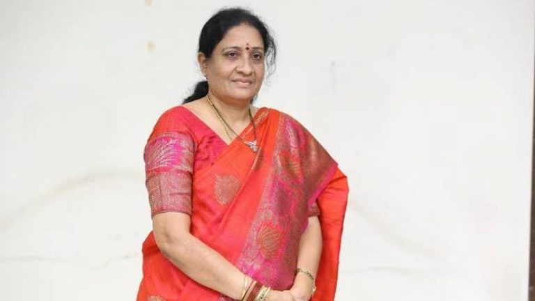 Akula Lalitha Resigns to BRS: నిజామాబాద్ జిల్లాలో బీఆర్ఎస్ పార్టీ కి బిగ్ షాక్, రాజీనామా చేసిన మహిళ ఫైనాన్స్ కార్పొరేషన్ చైర్ పర్సన్ ఆకుల లలిత