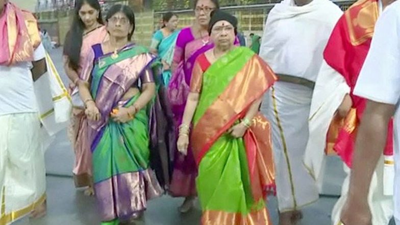 CM KCR Wife in Tirumala: వీడియో ఇదిగో, తిరుమల శ్రీవారిని దర్శించుకున్న కేసీఆర్‌ సతీమణి శోభ, ఆశీర్వదించి తీర్ధప్రసాదాలు అందజేసిన ఆలయ అర్చకులు