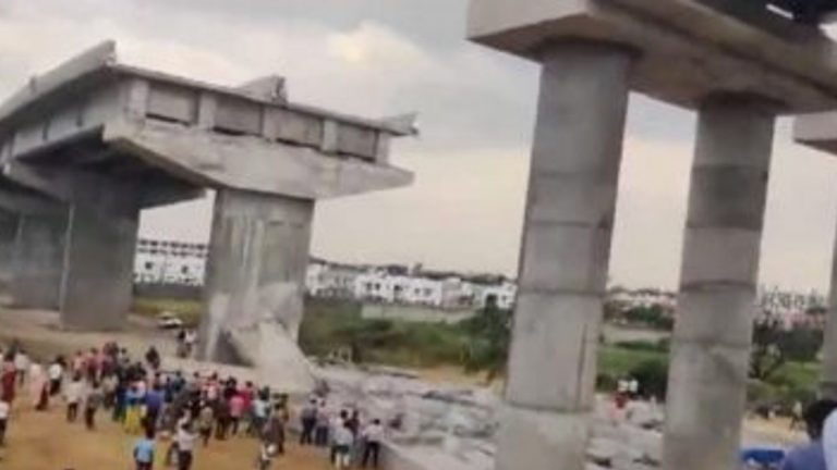 Gujarat Bridge Collapse Video: వీడియో ఇదిగో, గుజరాత్‌లో పెద్ద శబ్దంతో కుప్పకూలిన నిర్మాణంలో ఉన్న వంతెన