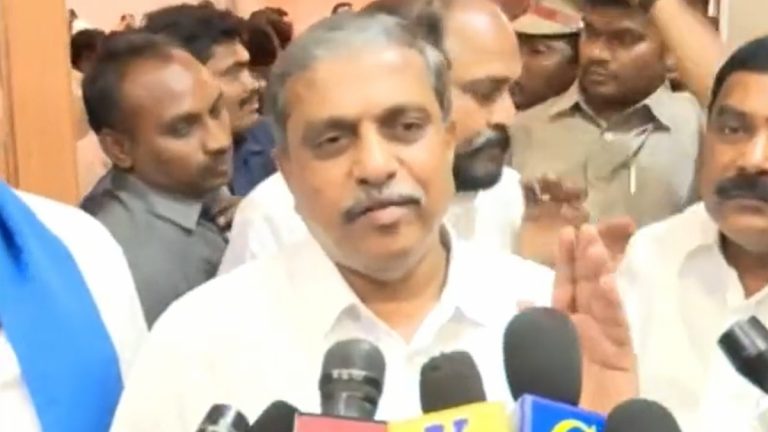 Sajjala Ramakrishna Reddy: వీడియో ఇదిగో, తెలంగాణ సరిహద్దు గ్రామాల ప్రజలు ఆంధ్రప్రదేశ్‌లో కలుస్తామంటున్నారు, సంచలన వ్యాఖ్యలు చేసిన సజ్జల