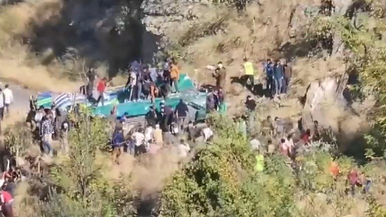 Jammu and Kashmir Bus Accident: ఘోర రోడ్డు ప్రమాదం, జమ్మూ కశ్మీర్‌లో లోయలో పడిన బస్సు, 32 మంది అక్కడికక్కడే దుర్మరణం, 22 మందికి తీవ్ర గాయాలు