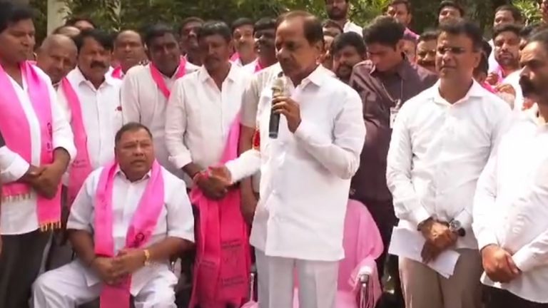 Telangana Assembly Election 2023: వీడియో ఇదిగో, గులాబీ తీర్థం పుచ్చుకున్న కాసాని జ్ఞానేశ్వర్ ముదిరాజ్, కేసీఆర్ సమక్షంలో బీఆర్ఎస్ కండువా కప్పుకున్న మాజీ టీడీపీ నేత