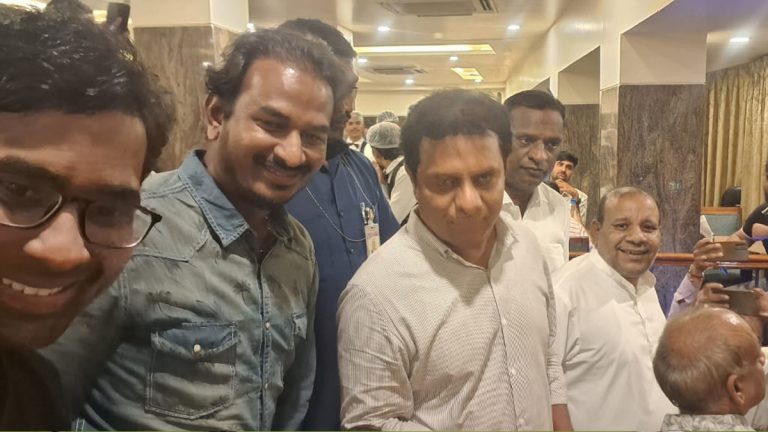 KTR Viral Video: సాధారణ పౌరుడిలా పాతబస్తీలోని షాదాబ్ హోటల్‌ కు వెళ్లి బిర్యానీ ఆర్డర్ చేసిన కేటీఆర్.. గుర్తుపట్టి షాకైన జనం.. ఆ తర్వాత ఏమైంది?? వీడియో ఇదిగో..