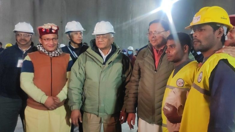 Uttarakhand Tunnel Rescue Operation Update: ఉత్తరకాశీ టన్నెల్‌ రెస్క్యూ ఆపరేషన్‌, బయటకు వచ్చిన మొదటి కూలీ, గంటలోపు దాదాపు ఆపరేషన్‌ సక్సెస్ అవుతుందని తెలిపిన సీఎం దామి
