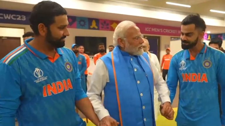 PM Modi Meeting Team India In Dressing Room Video: మహ్మద్ షమీని ఆప్యాయంగా గుండెలకు హత్తుకున్న ప్రధాని మోదీ.. ఒక్కసారిగా ఎమోషనల్ అయిన భారత స్టార్ పేసర్.. డ్రెస్సింగ్ రూమ్ లో మోదీ ఆత్మీయ పలకరింపులు (వీడియో)