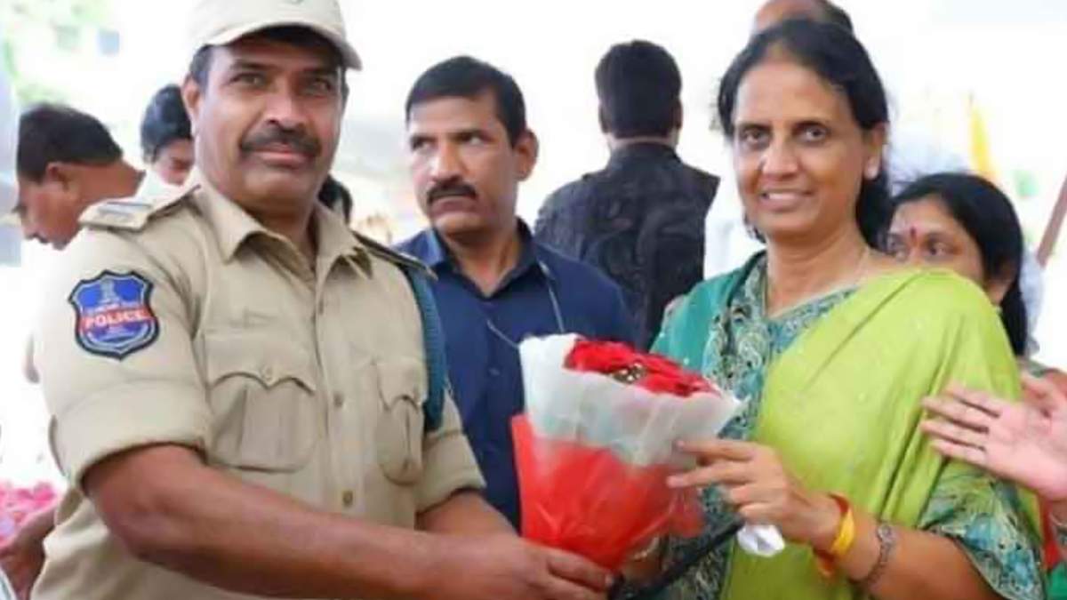 Minister Sabitha Indra Reddy: మంత్రి సబిత ఇంద్రారెడ్డి గన్‌మెన్ ఆత్మహత్య, కన్న కూతురు ముందే గన్‌తో కాల్చుకొని మృతి