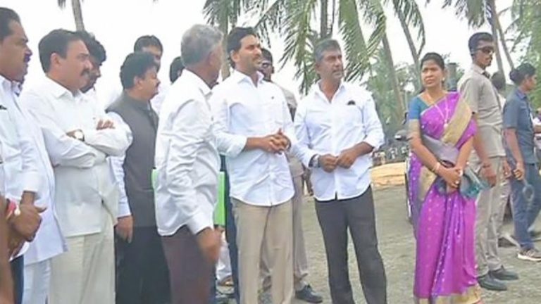 CM Visits Flood Affected Areas: ఏ ఒక్కరికీ నష్టం జరగనివ్వం, ప్రతి ఇంటికి రూ. 2,500, తుపాను ప్రభావిత ప్రాంతాల్లో సీఎం జగన్‌ పర్యటన