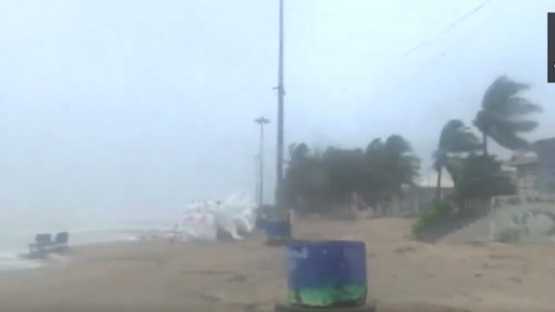 Cyclone Michaung: వీడియో ఇదిగో, బాపట్లలో అల్లకల్లోలంగా మారిన సముద్రం, బలమైన గాలులతో భయానకంగా ఎగసిపడుతున్న అలలు