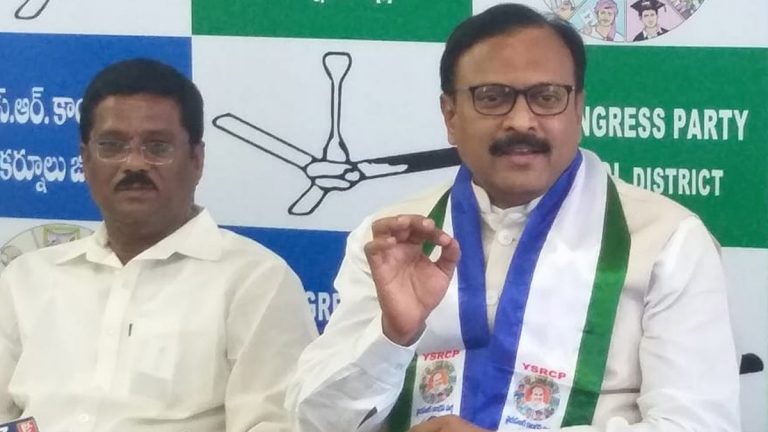 Sanjeev Kumar Resigns to YCP: కర్నూలులో వైసీపీకీ మరో బిగ్ షాక్, పార్టీకి రాజీనామా చేసిన కర్నూలు ఎంపీ సంజీవ్‌ కుమార్‌, త్వరలో టీడీపీలో చేరే అవకాశం