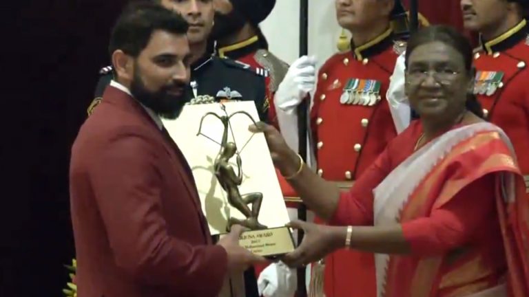 Shami Received Arjuna Award: రాష్ట్రపతి చేతుల మీదుగా అర్జున అవార్డు అందుకున్న మొహమ్మద్ షమీ, జాతీయ క్రీడా అవార్డుల కార్యక్రమంలో ప్రదానం చేసిన ముర్ము