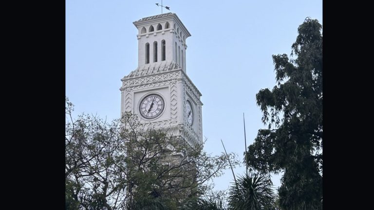 Secunderabad Clock Tower Stopped: గత ఐదు రోజులుగా తిరగని చరిత్రాత్మక సికింద్రాబాద్‌ క్లాక్‌ టవర్‌.. పట్టించుకోని అధికారులు.. స్థానికులు గరం