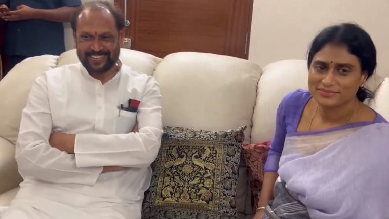 Sharmila Meets Konathala Ramakrishna: కొణతాల రామకృష్ణతో భేటీ అయిన వైఎస్ షర్మిల, ఇప్పటికే జనసేనలో చేరుతున్నానని ప్రకటించిన మాజీ మంత్రి