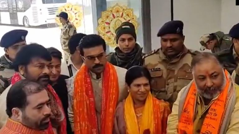 Ram Temple Inauguration: వీడియో ఇదిగో, అయోధ్యకు చేరుకున్న చిరంజీవి, రాంచరణ్, బయలుదేరేముందు అభిమానులను కలిసిన తండ్రీకొడుకులు