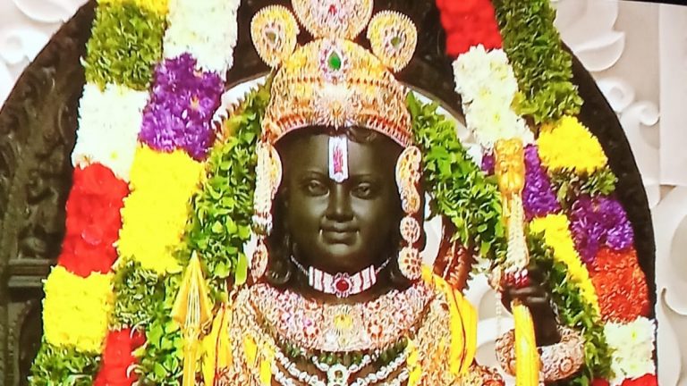 Ram Lalla Idol HD Images: అయోధ్య శ్రీరాముడు లేటెస్ట్ HD ఫోటోలు ఇవిగో, ప్రాణ ప్రతిష్ఠ వేడుక తర్వాత రామ్ లల్లా మూర్తిని ఆవిష్కరించిన ప్రధాని మోదీ