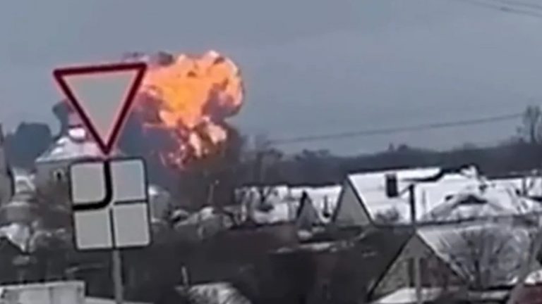 Russia Plane Crash: వీడియో ఇదిగో, రష్యా-ఉక్రెయిన్‌ సరిహద్దుల్లో కుప్పకూలిన విమానం, 65 మంది ఉక్రెయిన్‌ యుద్ధ ఖైదీలు మృతి