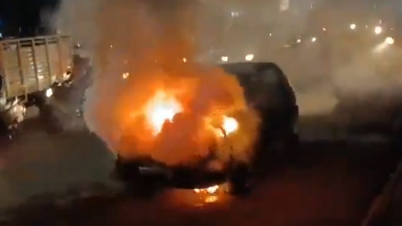 Car Caught Fire Video: కూకట్‌పల్లిలో కదులుతున్న కారులో మంటలు, భయంతో పరుగులు పెట్టిన స్థానికులు, వీడియో ఇదిగో..