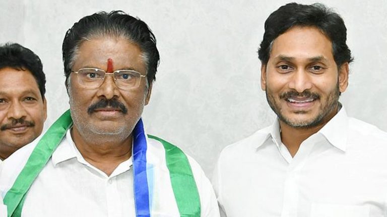 Gogula Venkata Ramana Joins YSRCP: విజయవాడలో టీడీపీకీ మరో షాక్, వైసీపీలో చేరిన విజయవాడ మాజీ డిప్యూటీ మేయర్‌ గోగుల వెంకట రమణ