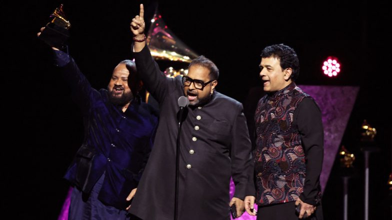 Grammys 2024: బెస్ట్ గ్లోబల్ మ్యూజిక్ ఆల్బమ్ విభాగంలో గ్రామీ అవార్డును అందుకున్న భారత సింగర్ శంకర్ మహదేవన్, దిస్ మూమెంట్ చిత్రానికి అవార్డు