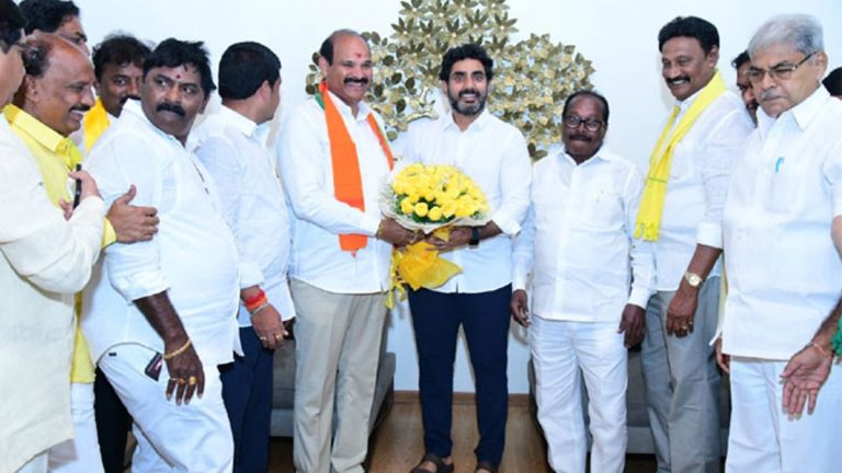 Kolusu Parthasarathy Joins TDP: టీడీపీలో చేరిన పెనమలూరు వైసీపీ ఎమ్మెల్యే కొలుసు పార్థసారథి, వచ్చే ఎన్నికల్లో నూజివీడు నుంచి టీడీపీ-జనసేన కూటమి అభ్యర్థిగా పోటీ