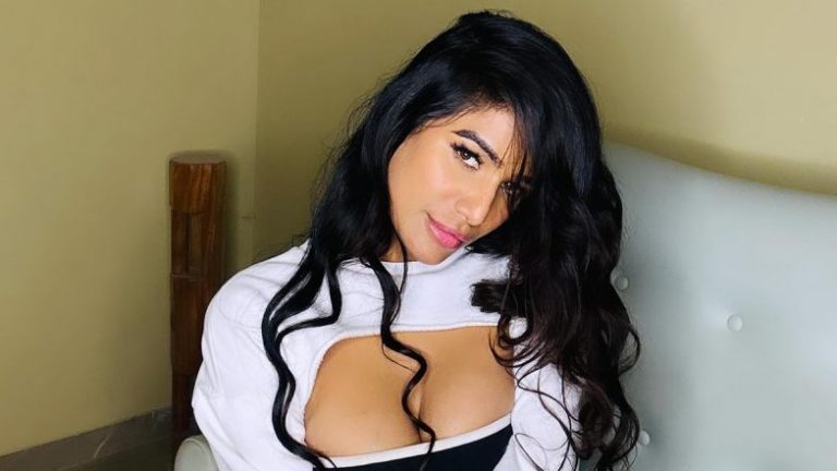 Poonam Pandey Dies: సర్వైకల్ క్యాన్సర్‌తో బాలీవుడ్‌ నటి పూనమ్ పాండే మృతి, భారత్ గెలిస్తే దుస్తులు విప్పేస్తానంటూ నటి సంచలనం, హీరోయిన్ మరణంపై ఫ్యాన్స్ రియాక్షన్ ఏంటంటే..