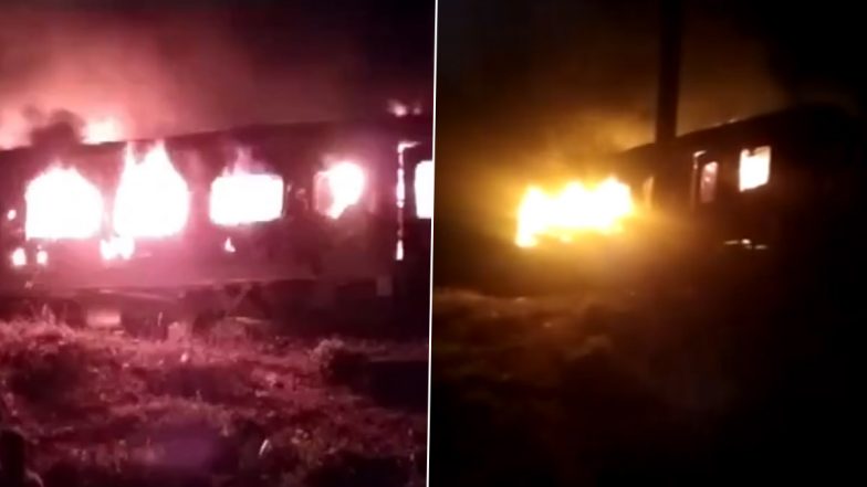 Bhojpur Train Fire Video: పాట్నా నుంచి ఢిల్లీ వెళ్లే ప్రత్యేక రైలులో మంటలు, ఏసీ కోచ్ నుంచి ఒక్కసారిగా ఎగసిన మంటలు, వీడియో ఇదిగో..