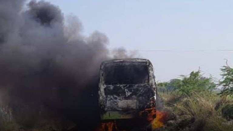 Ghazipur Fire: ఘాజీపూర్‌లో ఘోర ప్రమాదం, హైటెన్సన్ వైర్లను తగిలిన మినీ బస్సు, ఆరుగురు సజీవ దహనం, మృతుల సంఖ్య మరింతగా పెరిగే అవకాశం