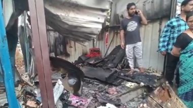 Gas Cylinder Exploded Video: టిఫిన్ సెంటర్లో ఒక్కసారిగా పేలిన గ్యాస్ సిలిండర్, బాంబు అనుకుని భయాందోళనకు గురై బయటకు పరుగులు తీసిన స్థానికులు
