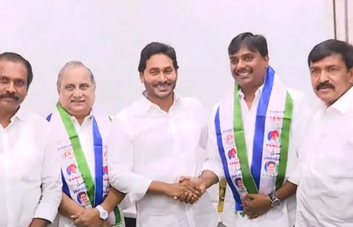 Andhra Pradesh Elections 2024: వైఎస్సార్‌సీపీలో చేరిన ముద్రగడ పద్మనాభం, సీఎం జగన్‌ పాలనతోనే అన్ని సామాజిక వర్గాలకు సమన్యాయం జరుగుతుందని వెల్లడి