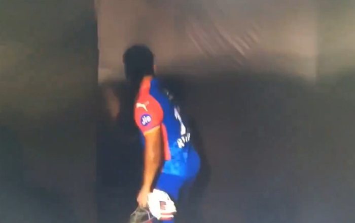 Rishabh Pant Frustration Video: రిషబ్ పంత్ ప్రస్టేషన్ వీడియో ఇదిగో, అసహనంతో బ్యాట్‌ను కర్టెయిన్‌కేసి బాదిన ఢిల్లీ క్యాపిటల్స్ కెప్టెన్