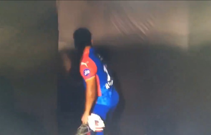 Rishabh Pant Frustration Video: రిషబ్ పంత్ ప్రస్టేషన్ వీడియో ఇదిగో, అసహనంతో బ్యాట్‌ను కర్టెయిన్‌కేసి బాదిన ఢిల్లీ క్యాపిటల్స్ కెప్టెన్