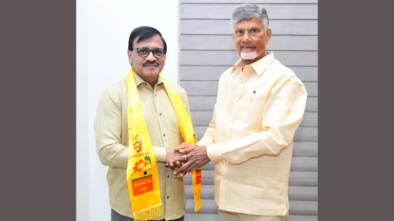 Andhra Pradesh Elections 2024: హిందూపురంలో వైసీపీకి షాక్, టీడీపీలో చేరిన ఎమ్మెల్సీ మహమ్మద్‌ ఇక్బాల్‌