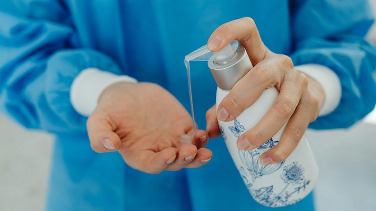 Hand Sanitizers-Brain Link: హ్యాండ్ శానిటైజ‌ర్ ను ఎడాపెడా వాడేస్తున్నారా? అయితే, జాగ్రత్త మరి.. దాంతో మెద‌డు క‌ణాల‌కు ముప్పు ఉందట.. ఏంటా సంగతి??