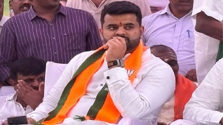 Prajwal Revanna Sex Video: మాజీ ప్ర‌ధాని దేవేగౌడ‌ మనవడు, ఎంపీ సెక్స్ టేప్స్ వైర‌ల్, జర్మ‌నీ వెళ్లిపోయిన ప్ర‌జ్వ‌ల్, ప్ర‌త్యేక ద‌ర్యాప్తు బృందాన్ని ఏర్పాటు చేసిన క‌ర్ణాట‌క స‌ర్కార్