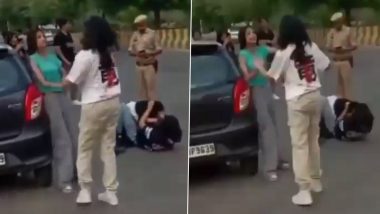 Noida Girls Fight Video: రీల్స్ కోసం నడి రోడ్డు మీద జుట్టు పట్టుకుని ఈడ్చుకుని తన్నుకున్న అమ్మాయిలు, వీడియో సోషల్ మీడియాలో వైరల్