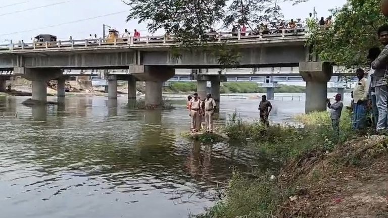 Andhra Pradesh: బాపట్లలో తీవ్ర విషాదం, నల్లమడ వాగులో ఈత కొట్టడానికి వెళ్లి నలుగురు హైదరాబాదీలు గల్లంతు, రెండు మృతదేహాలు లభ్యం, కొనసాగుతున్న గాలింపు చర్యలు