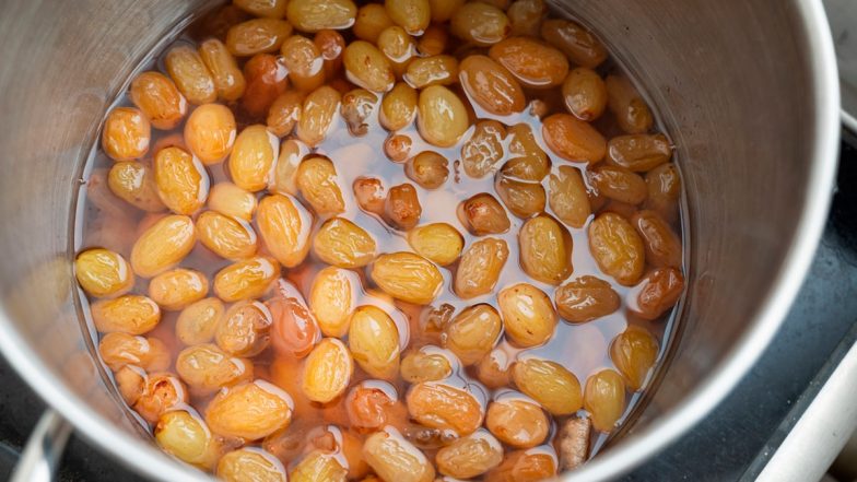 Health Tips: నానబెట్టిన ఎండు ద్రాక్ష మరో వయాగ్రాలా పనిచేస్తుందా...ఇలా తింటే మీలో మగతనం నిద్రలేవడం ఖాయం..