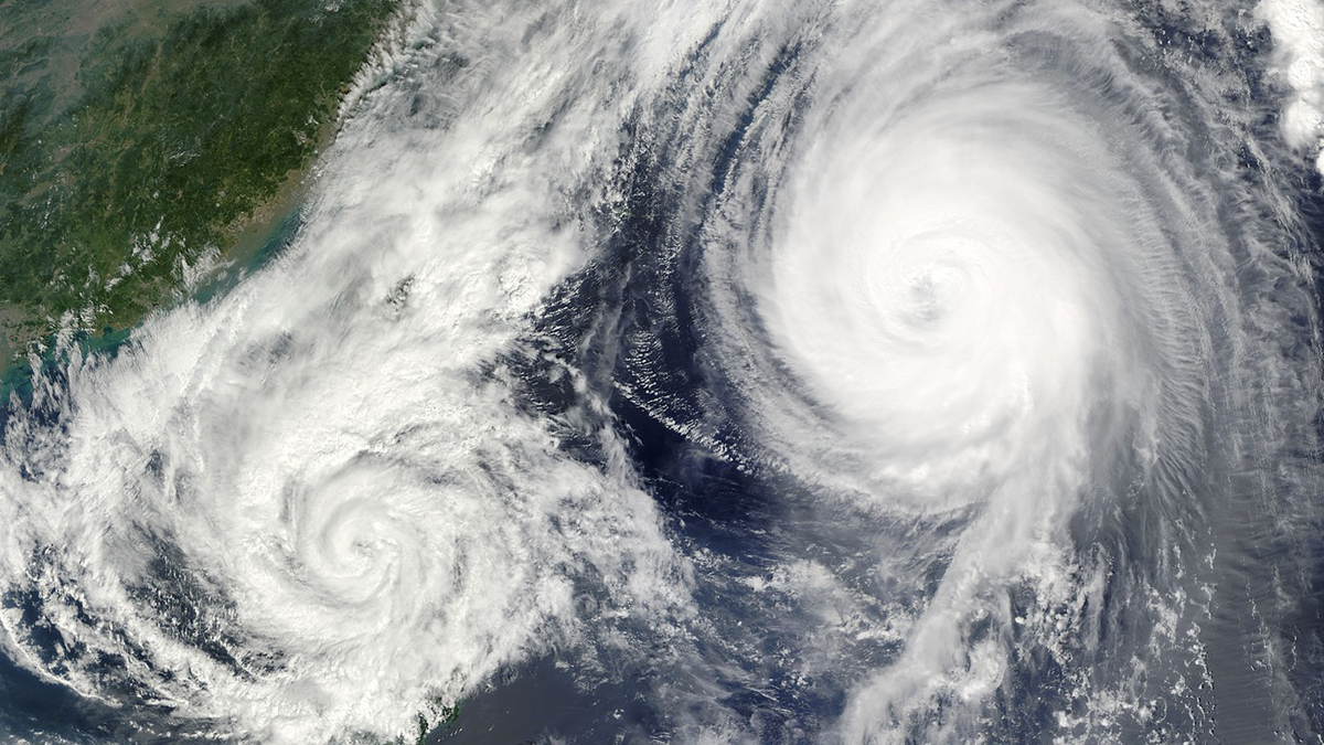 Bomb Cyclone: కాలిఫోర్నియాను తాకిన బాంబ్ సైక్లోన్, కరెంట్ లేక అంధకారంలోకి అమెరికాలో పలు రాష్ట్రాలు, తీవ్ర గాలులతో విరుచుకుపడుతున్న తుఫాను