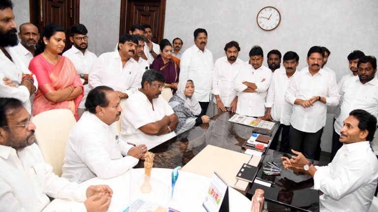 Jagan Meeting with YCP Leaders: వైసీపీ నేతలతో జగన్ భేటీ, కార్యకర్తలకు తోడుగా నిలిచి భరోసా ఇవ్వాలని నాయకులకు ఆదేశాలు