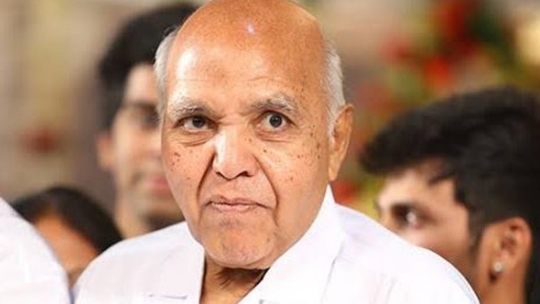 CBN Tributes to Ramoji Rao: రామోజీరావు భౌతిక కాయానికి నివాళులు అర్పించిన చంద్ర‌బాబు, భార్య‌తో క‌లిసి వ‌చ్చి రామోజీ కుటుంబ స‌భ్యుల‌కు ఓదార్పు (వీడియో)