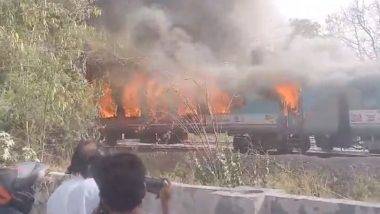 Delhi Train Fire: ఢిల్లీ ప్యాసింజర్ రైలులో భారీ అగ్ని ప్రమాదం, మంటలను అదుపు చేస్తున్న అగ్నిమాపక సిబ్బంది, వీడియో ఇదిగో..